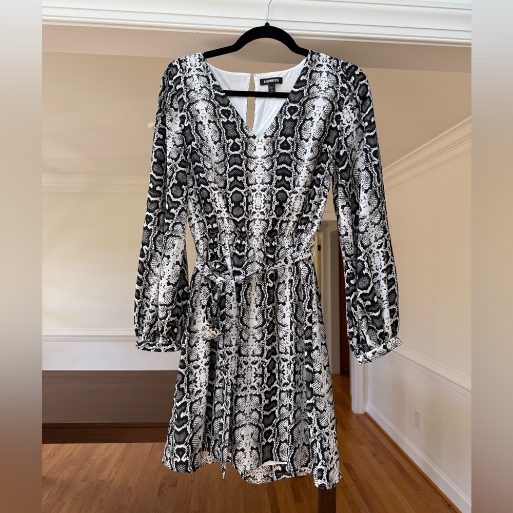 Express Black and White Snake Print Long Sleeve Dress